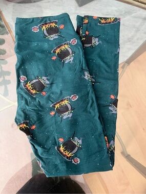 LuLaRoe Teal Leggings with Black Cauldron & Yellow Flame Print